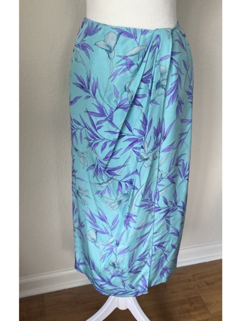 PETITE Sophisticate 100% Silk Skirt 4 Blue and Purple Leaf Print Long Wrap